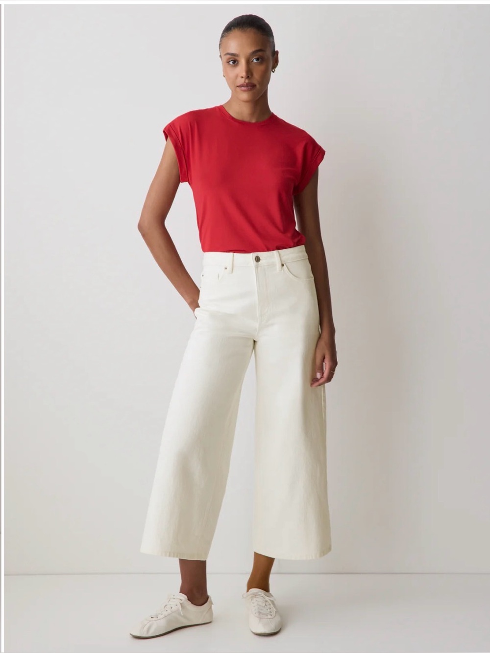 Uniqlo Women’s White Wide-Leg Jeans - Classic High-Rise Style, size 25